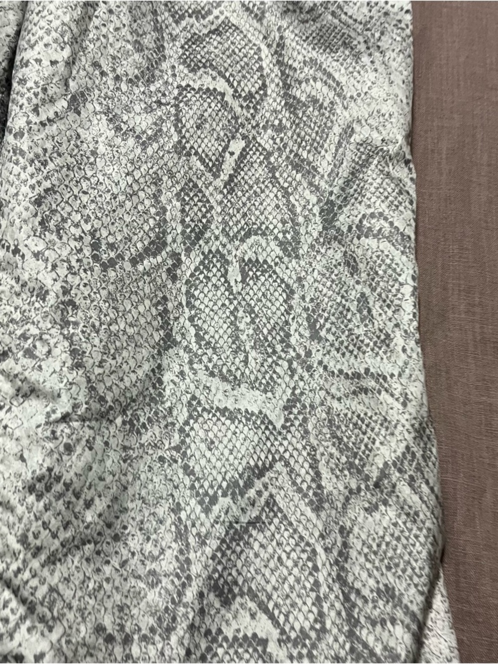 Nike Women's Python Nylon Woven Pants Size Small Snakeskin Track Gym Workout - Picture 4 of 8